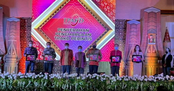 Sinergi Bersama Perbankan, Makassar Raih Penghargaan TPKAD Award 2021