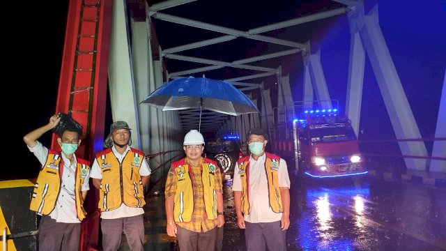 Anggota Komisi V DPR Muhammad Fauzi Tinjau Jembatan Palopo-Toraja