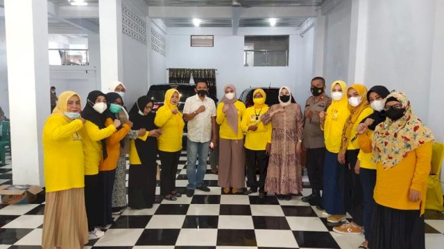 Rangkaian HUT Ke-57, Golkar Pangkep Menggelar Vaksinasi 200 Dosis