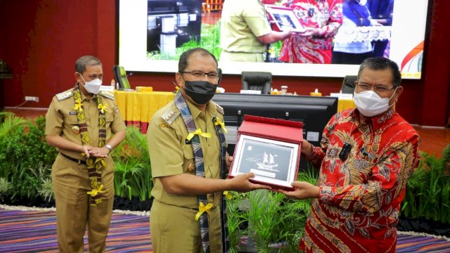 Beri Kuliah Umum, Danny Bakar Semangat Mahasiswa UNM