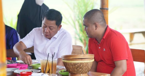 Kunker di Sidrap, RMS Singgah Nikmati Kuliner Rumah Makan Tepi Sawah