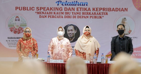 Indira Jusuf Ismail Berbagi Ilmu Public Speaking dan Etika Kepribadian