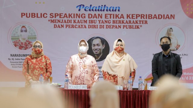 Indira Jusuf Ismail Berbagi Ilmu Public Speaking dan Etika Kepribadian