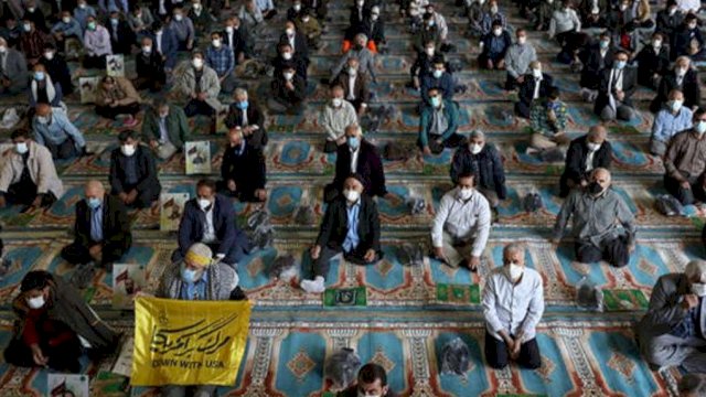 Salat Jumat Kembali Dilaksanakan di Masjid Iran Setelah 20 Bulan Dilarang