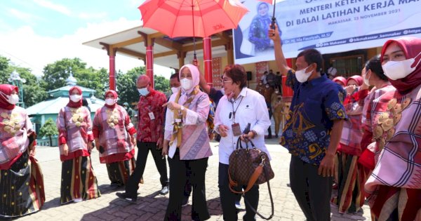 Fatmawati Rusdi Dampingi Menteri Ida Ground Breaking BLK Maritim