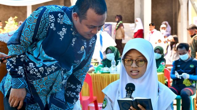 Di SMAN 13 Bone, Plt Gubernur Sulsel Tunjuk Acak Guru Membaca Al-Qur&#8217;an