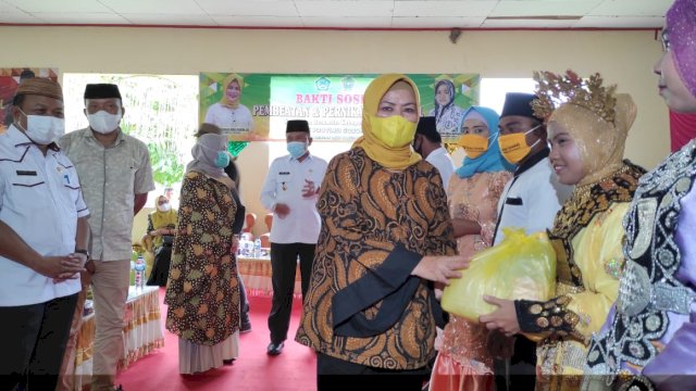 Idah Syahidah Hadiri Pembeatan dan Nikah Massal di Boalemo