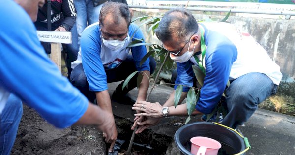 Bersama Wali Kota Danny, KBA SMPN 5 Tanam 30 Ribu Bibit Pohon