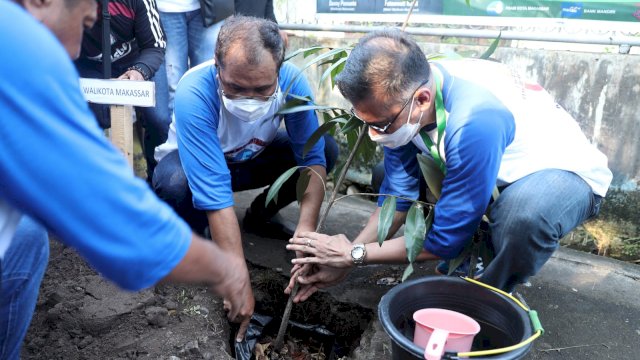 Bersama Wali Kota Danny, KBA SMPN 5 Tanam 30 Ribu Bibit Pohon