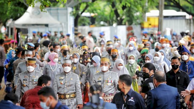 Semarak HUT Ke-414, SKPD Pemkot Makassar Jadi Pelayan