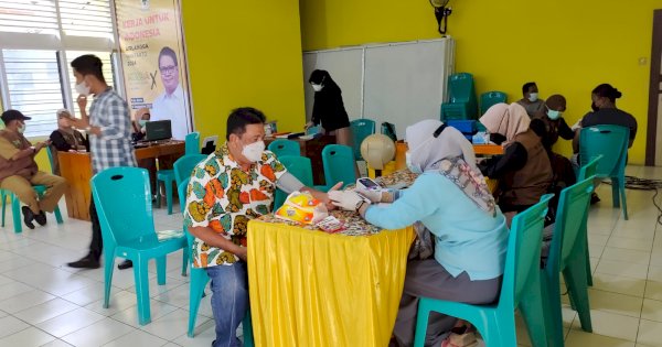 Partai Golkar Barru Gelar Vaksinasi 250 Dosis