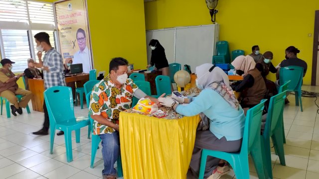 Partai Golkar Barru Gelar Vaksinasi 250 Dosis