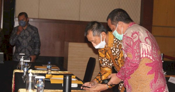 Presentasi Depan Dirjen Tata Ruang, Andi Sudirman Bahas Rencana RTRW Sulsel