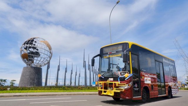 Luncurkan Bus Trans Mamminasata, Plt Gubernur Yakin Bus Ini Akan Aktif