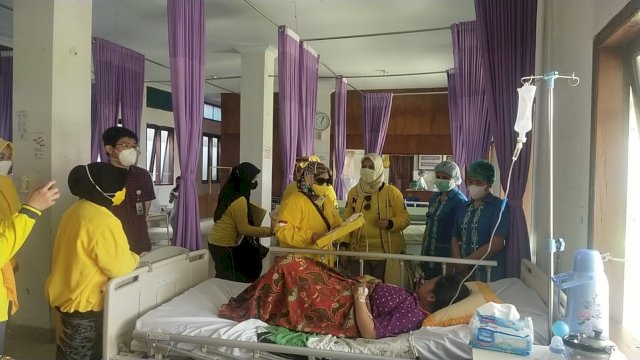 IIPG dan KPPG Sulsel Beri Bantuan untuk Pasien di RS Toraja Utara