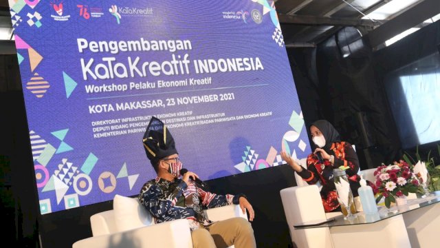 Sandiaga Uno Hadiahkan Jaket Lagosi, Minta Wawali Kembangkan Fashion Makassar