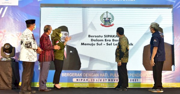 Disdik Sulsel Launching Aplikasi Smart School di Hari Guru Nasional 