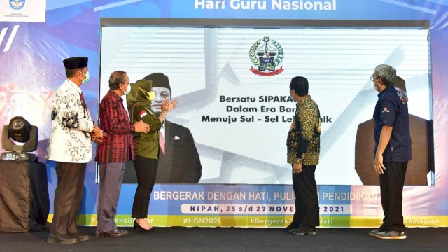 Disdik Sulsel Launching Aplikasi Smart School di Hari Guru Nasional 