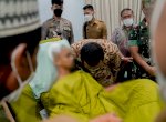 Bersama Kapolda dan Pangdam, Plt Gubernur Sulsel Jenguk Korban Penyerangan Asrama Mahasiswa