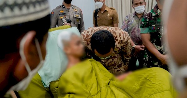 Bersama Kapolda dan Pangdam, Plt Gubernur Sulsel Jenguk Korban Penyerangan Asrama Mahasiswa