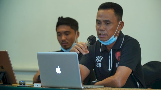 Lawan Persipura, Pelatih Baru PSM Makassar Syamsuddin Batola Terbebani