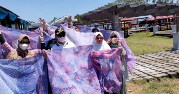 Ratusan Batik Siborita Warnai Pesisir Pantai Topejawa