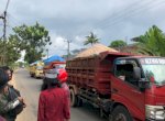 Dishub Maros Tahan Truk Pengangkut Material Rel Kereta Api
