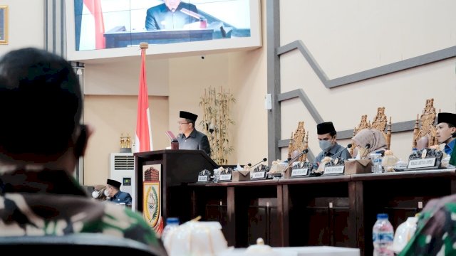 Paripurna DPRD, Pemkot Makassar Sampaikan Penjelasan RAPBD 2022