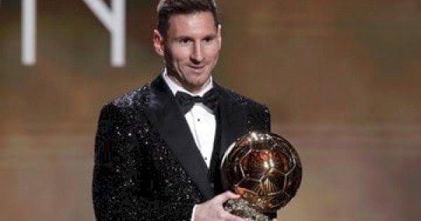 Jadi Gelar Ketujuh, Lionel Messi Raih Ballon d&#8217;Or 2021