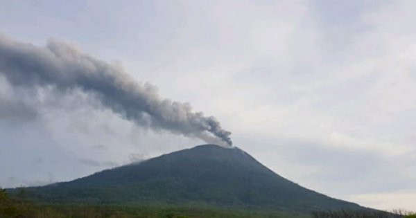 Gunung Ile Lewotolok NTT Alami Erupsi, Status Siaga