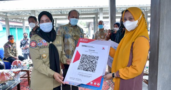 Bupati Lutrra Resmikan Pasar Smart Rakyat Pertama, Transaksi Menggunakan QRIS