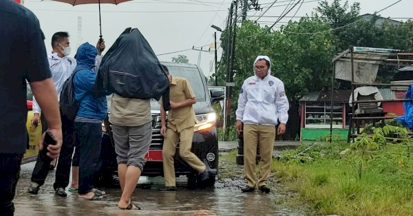 Intensitas Hujan Tinggi, Wali Kota Makassar Turun Langsung Cek Daerah Genangan