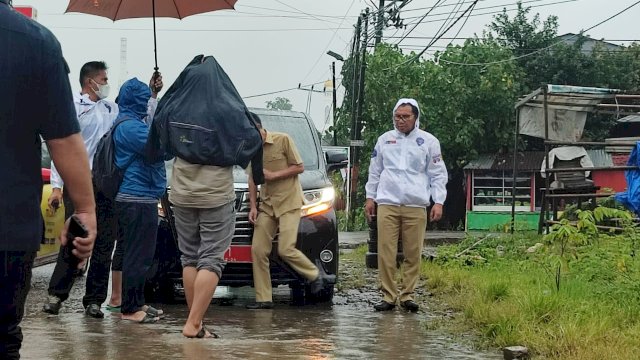 Intensitas Hujan Tinggi, Wali Kota Makassar Turun Langsung Cek Daerah Genangan