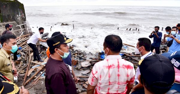 Tinjau Abrasi di Takalar, Plt Gubernur Sulsel Sebut Butuh Penanganan Darurat