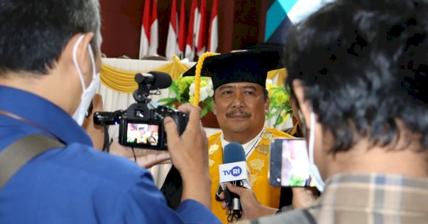 Prof Dr Wahyudin Naro Dikukuhkan Jadi Guru Besar UIN Alauddin Makassar