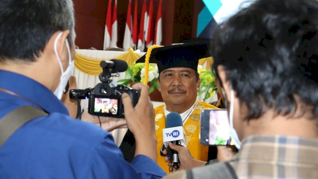 Prof Dr Wahyudin Naro Dikukuhkan Jadi Guru Besar UIN Alauddin Makassar