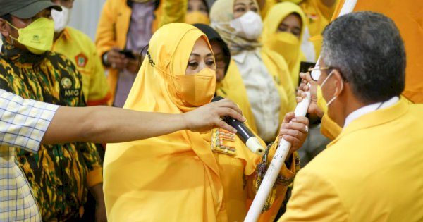 Terpilih Ketua Golkar Parepare, Erna Taufan Pawe Teteskan Air Mata