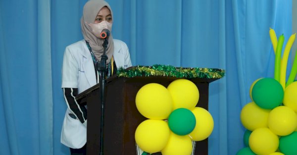 HUT Ke-31 RSUD Mokopido, Direktur dan Perawat Bagi-bagi Bingkisan ke 160 Pasien