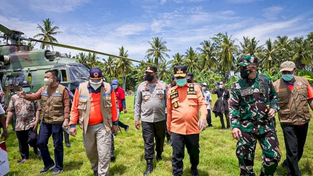 Pangdam, Kapolda, dan Plt Gubernur Sulsel Tinjau Pulau Bonerate usai Gempa Selayar