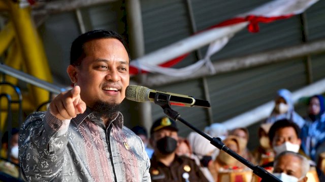 Plt Gubernur Sulsel, Andi Sudirman Sulaiman, saat memantau vaksinasi di Kabupaten Pangkep, Senin (21/12/2021). (Foto: Pemprov Sulsel)