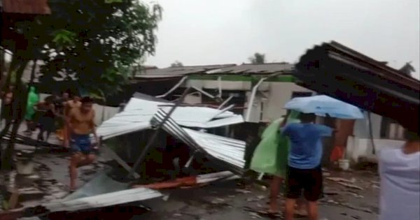 75 KK Terdampak Angin Puting Beliung di Makassar