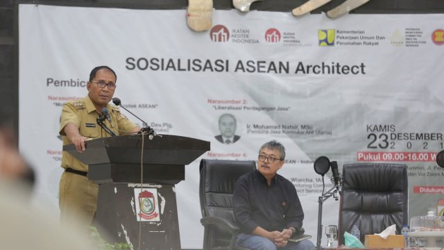 Dokumentasi Walikota Makassar, Moh Ramdhan "Danny" Pomanto saat menghadiri sosialisasi Asean Architects yang digelar pengurus Nasional Ikatan Arsitek Indonesia ( IAI) di Baruga Anging Mammiri. (Abatanews/Azwar)