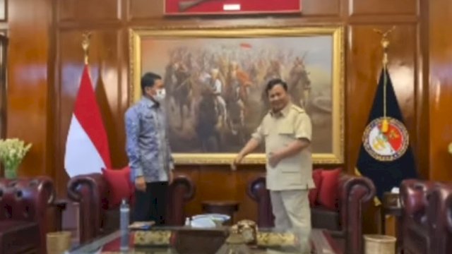 Sandiaga Jalan Kaki ke Kantor Prabowo, Apa yang Dibahas?