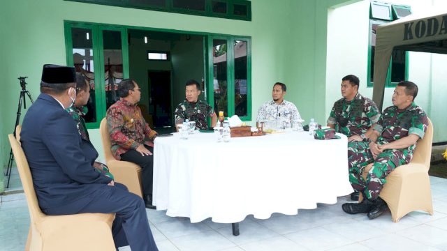 Wali Kota Makassar Moh Ramdhan Pomanto hadir dalam peresmian kantor Koramil 1408-12 Tamalanrea Kodim 1408/Makassar di Blok AA BTP Kelurahan Buntusu Kecamatan Tamalanrea. (Foto: Humas Pemkot Makassar)