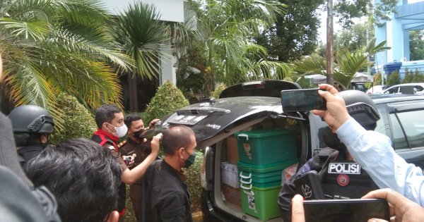 Kejati Sulsel Geledah Kantor PDAM Makassar, Sejumlah Dokumen Disita