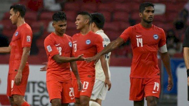 Skuad Timnas Singapura usai kalah 2-0 atas Timnas Thailand pada laga terakhir penyisihan gurp A, Piala AFF Cup 2020 beberapa waktu lalu. (Foto: Instagram @fasingapore)