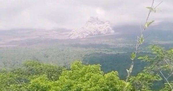 Gunung Semeru Turun Status Jadi Siaga