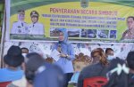 Tingkatkan Sektor Perikanan, Bupati Lutra Serahkan Bantuan&nbsp;