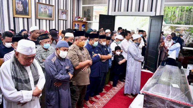 Andi Sudirman Sampaikan Duka Cita Meninggalnya Istri Yanuar Fachruddin