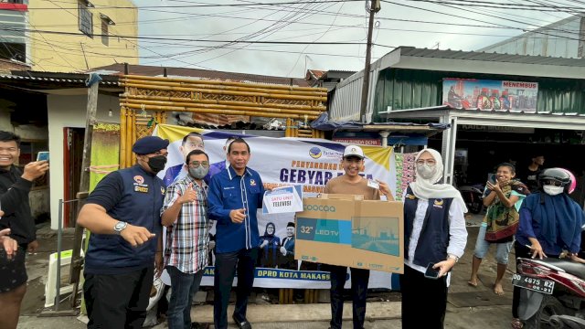 Rudianto Lallo-Cicu Keliling Lorong Makassar Bagi-bagi Motor, TV dan Mesin Cuci